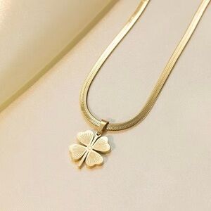 Women Clover Pendant Gold Plated Stainless Steel Snake Chain Necklace Minimalist